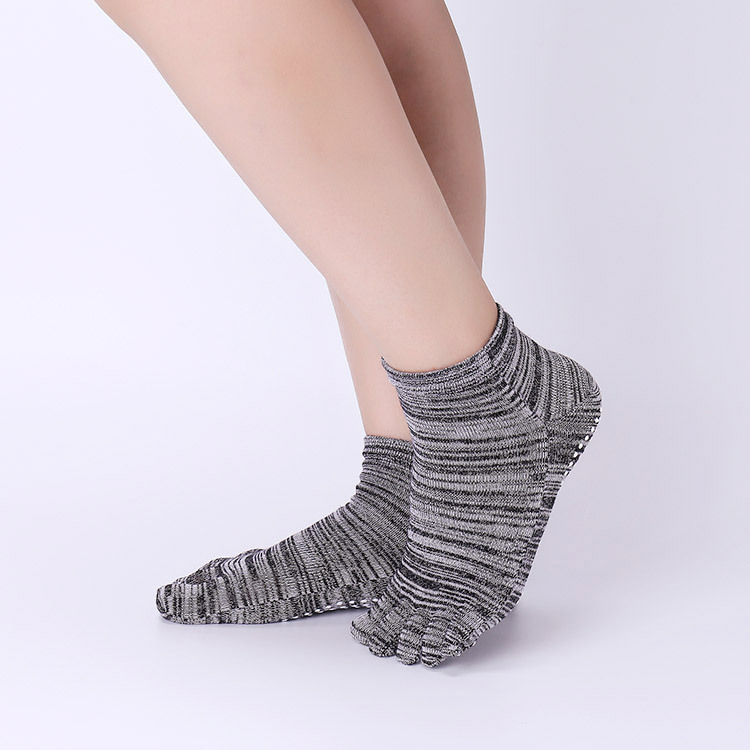 Non-Slip Yoga Socks with Grips - огляд і ціна Yoga Toe Separator